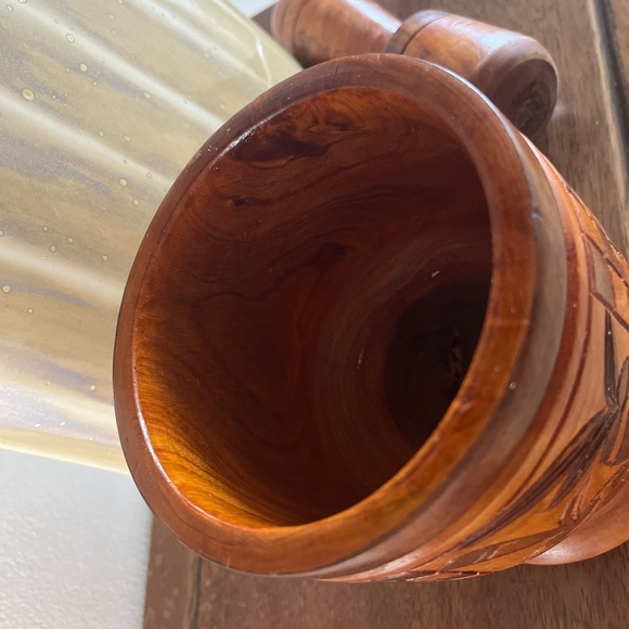 Mortar and pestle set in wood. Carved decorated, great grinding flavor. - Picture 5 of 11